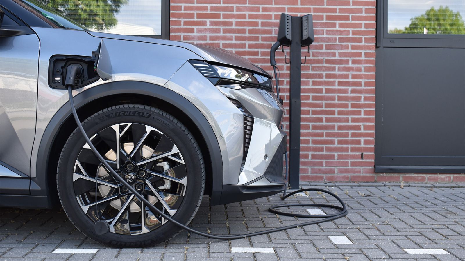 Bedrijven hebben steeds vaker laadoplossingen op eigen terrein Elektrische auto opladen - ActivLease