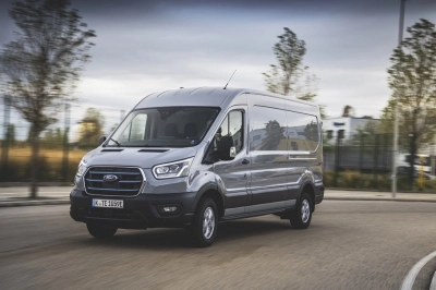 Tot medio 2025 geen vrachtwagenrijbewijs voor zware elektrische bestelbussen