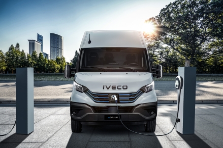 Vanaf 1 juli 2025: zware elektrische bedrijfswagens rijden met B-rijbewijs